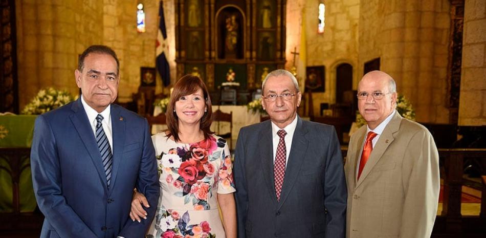 Julio Amado Castaños Guzmán, Norah de Castaños, Jorge Subero Isa y Gustavo Batista.