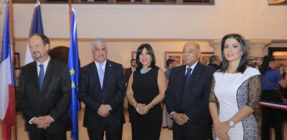 Respaldo. Representantes dominicanos durante la celebración de la fecha en la embajada de Francia.