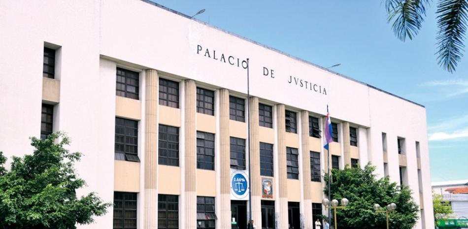 Edificio. El Palacio de Justicia del Distrito Nacional, que aloja la Fiscalía el Juzgado de Atención Permanente de esa jurisdicción, donde se imponen las medidas de coerción y otros tribunales y departamentos.