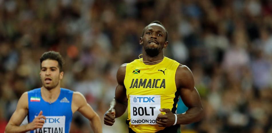 Usain Bolt aparece en la competencia de los 100 metros planos durante el Campeonato Mundial de atletismo ayer en Londres.
