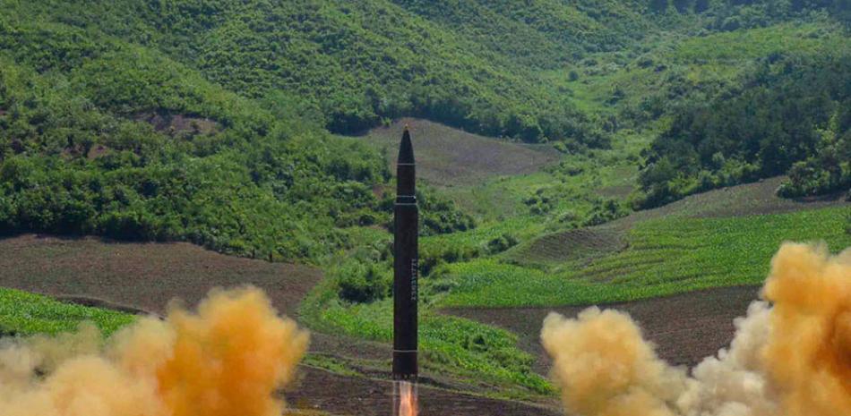 Ensayo. Lanzamiento del misil balístico intercontinental Hwasong-14, lanzado por Corea del Norte, el 4 de Julio pasado.