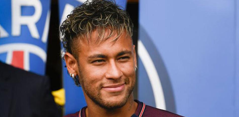 Neymar en una sesión de entrenamientos con el PSG.