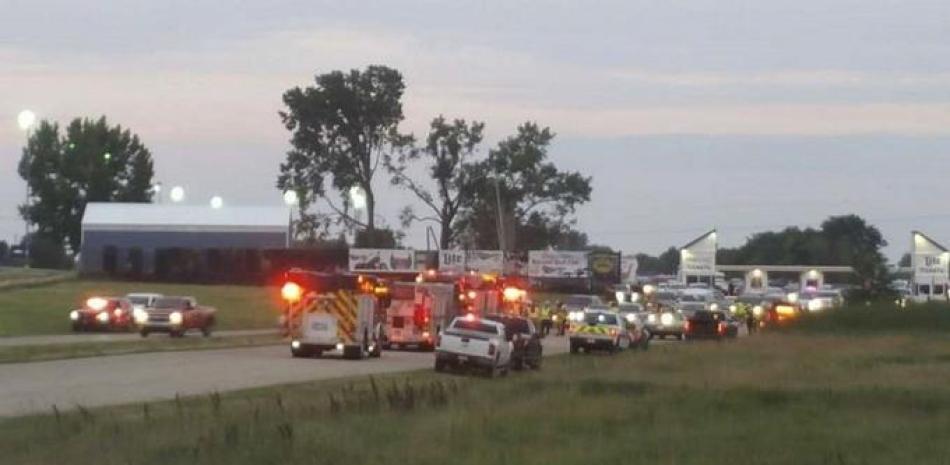 Vehículos de emergencia reunidos en el circuito Great Lakes Dragaway el domingo 13 de agosto de 2017, cerca de Union Grove, Wisconsin.