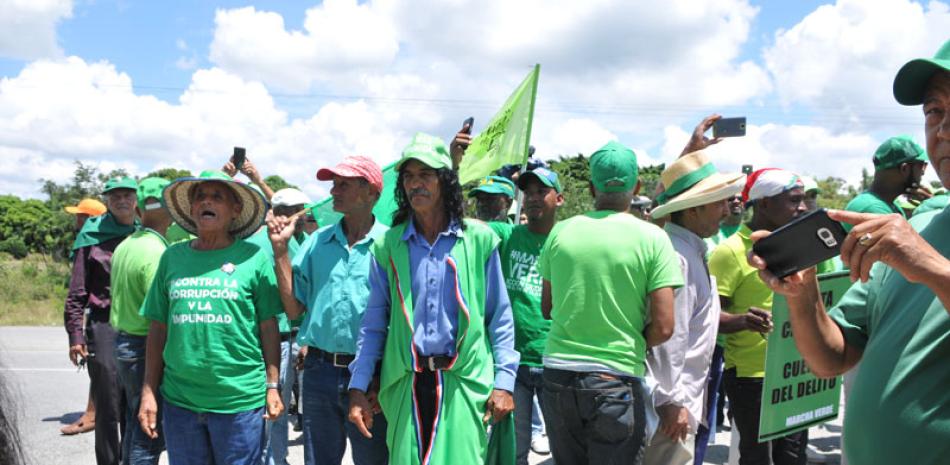 Protestas. Integrantes del movimiento Marcha Verde que ayer se manifestaron contra las plantas de Punta Catalina.
