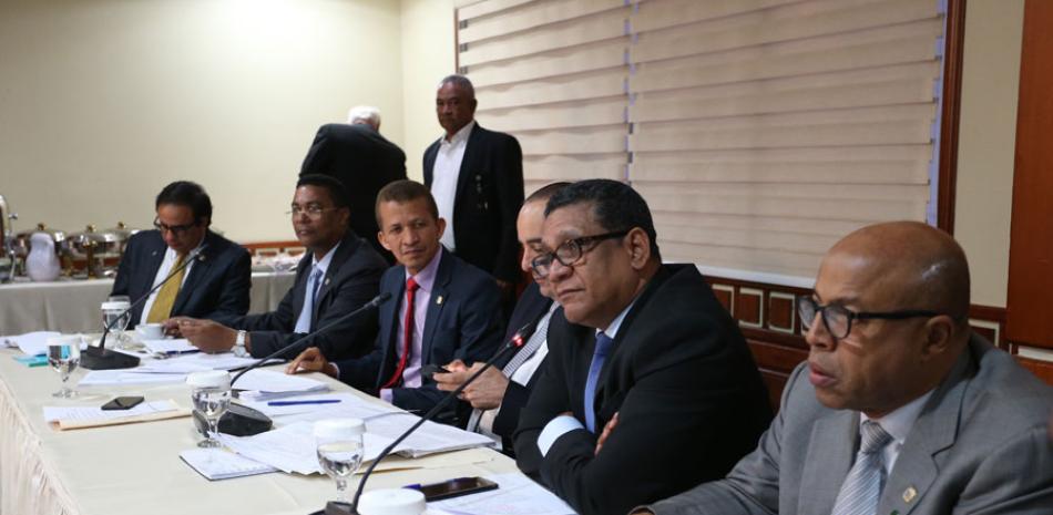Los miembros de la comisión bicameral se reunieron en presencia del presidente de la Cámara de Diputados, Rubén Maldonado.