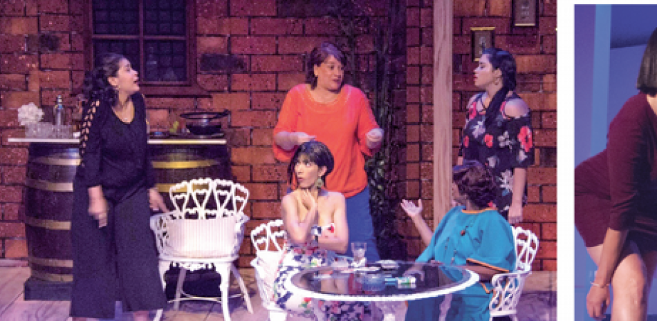 Mambero. En la primera imagen, elenco de “Amigas desgraciadas”, que se presenta en la sala Ravelo del TN. Luego, los actores de “Tres”.