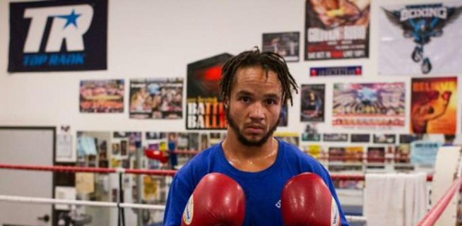 El boxeador transgénero Pat Manuel se entrena el martes 22 de agosto de 2017, en el Club de Boxeo Duarte en Los Ángeles, California (EE.UU.). (EFE/Felipe Chacón)