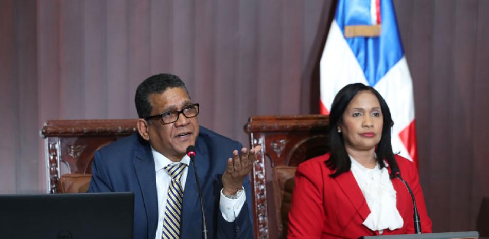 Iniciativa. Rubén Maldonado, presidente de la Cámara de Diputados, expresó que la comisión especial tendrá un plazo de dos semanas para rendir un informe sobre los proyectos en cuestión.