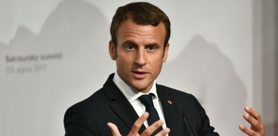 El presidente francés, Emmanuel Macron, pronuncia un discurso durante la cumbre que reúne a los líderes de Estado y Gobierno de Austria.