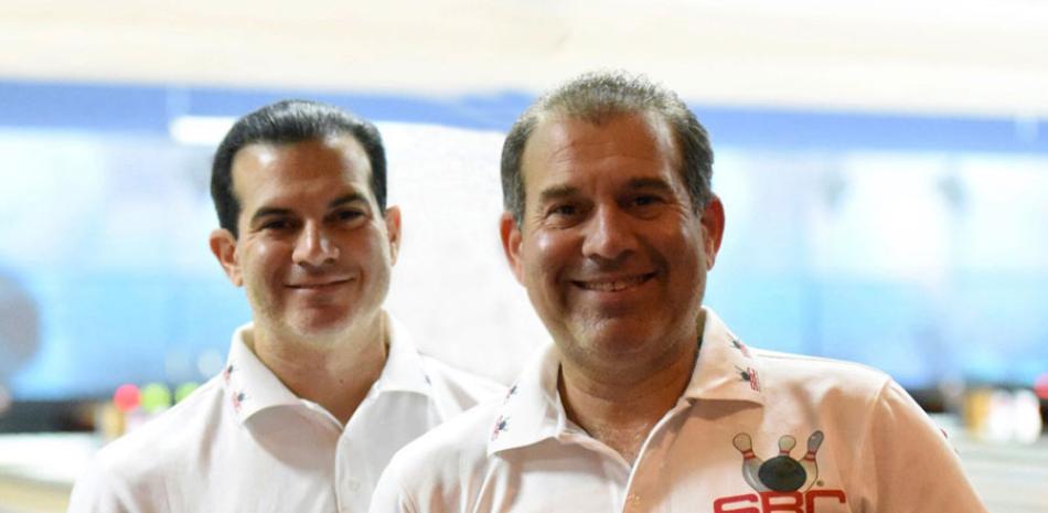 Los hermanos Rolando Antonio y Raffy Sebelén, ganadores de la medalla de oro en dobles, en el torneo de boliche internacional en el SBC.