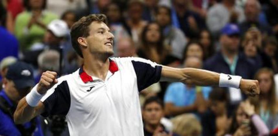 El español Pablo Carreño Busta festeja tras vencer al canadiense Denis Shapovalov en los octavos de final del US Open, el domingo 3 de septiembre de 2017.