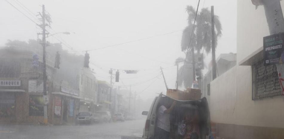 Isla. Los puertorriqueños se abastecieron a la espera del ciclón.