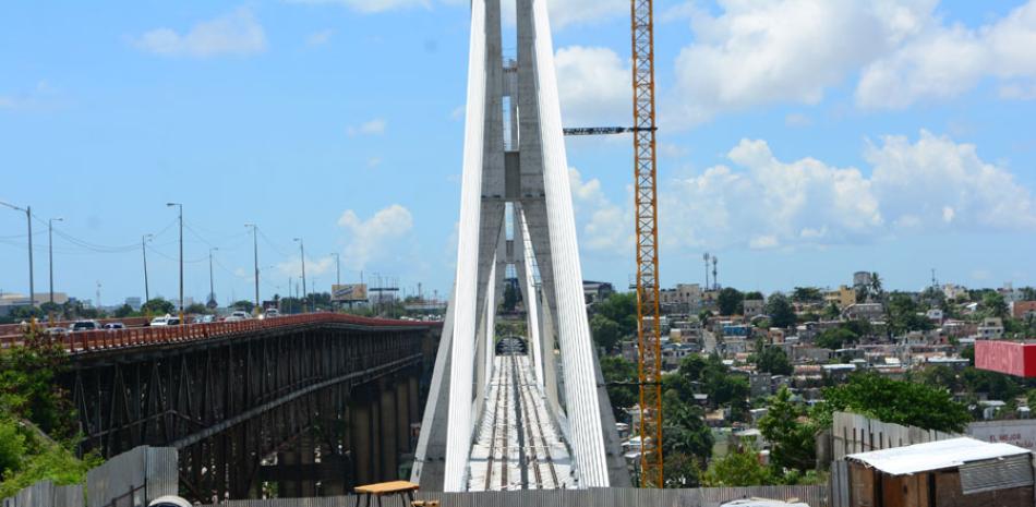 Ingeniería. Se construye un puente paralelo al puente Francisco del Rosario Sánchez (antiguo de la 17), exclusivo para el tránsito de la extensión de la línea 2 del Metro de Santo Domingo.