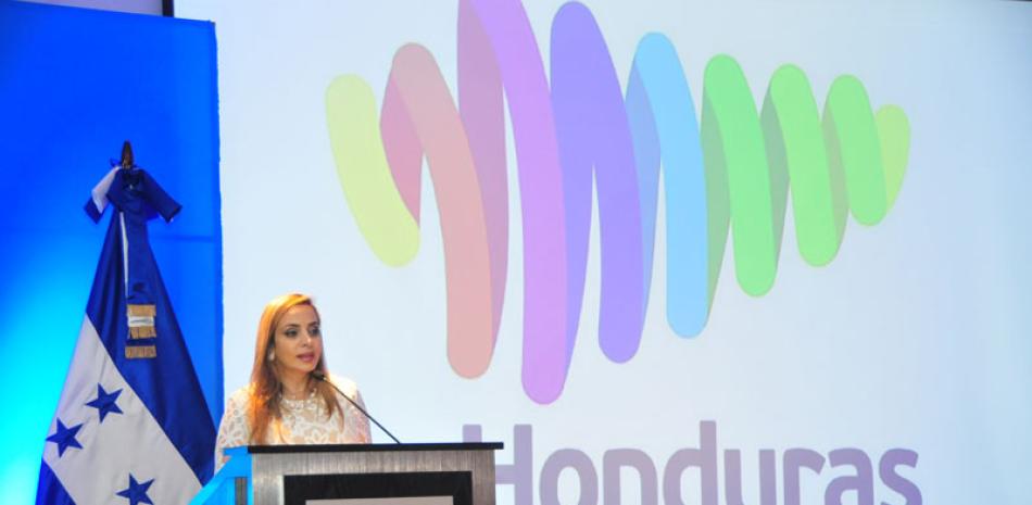 Exposición. La embajadora de Honduras en el país, Claudia Simó, explicó que esta “Honduras 20-20” es una iniciativa que busca promover las inversiones tanto en territorio hondureño como dominicano.
