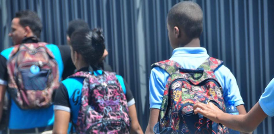 Soluciones. Se ha informado de que algunos centros educativos han comenzado a tomar precauciones con la colocación de casilleros y otros, promoviendo el uso de mochilas de ruedas.