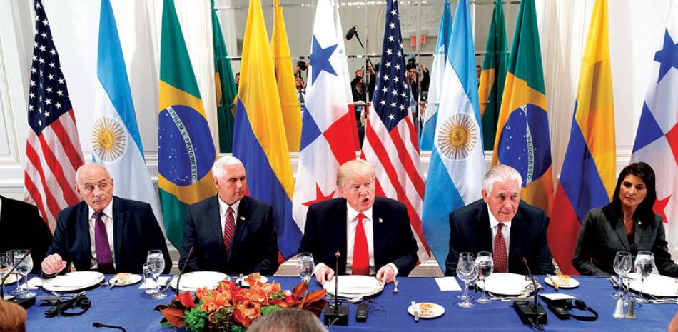 Encuentro. El presidente Donald Trump habla durante su reunión con líderes latinoamericanos en el Hotel Palace, ayer.