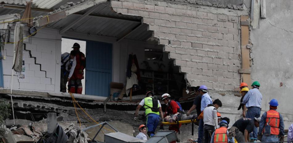 Suceso. El sismo, que causó escenas de pánico, coincidió con el 32 aniversario del poderoso terremoto que provocó miles de muertos en 1985 y apenas dos horas después de un simulacro de un movimiento telúrico en todo México.