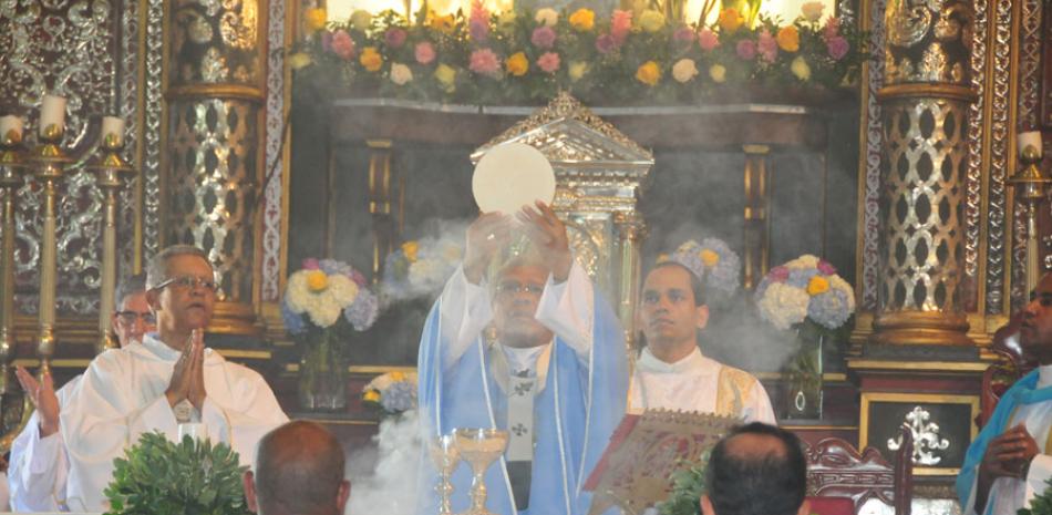 El arzobispo Francisco Ozoria ofició una misa con motivo del Día de la Virgen de las Mercedes.