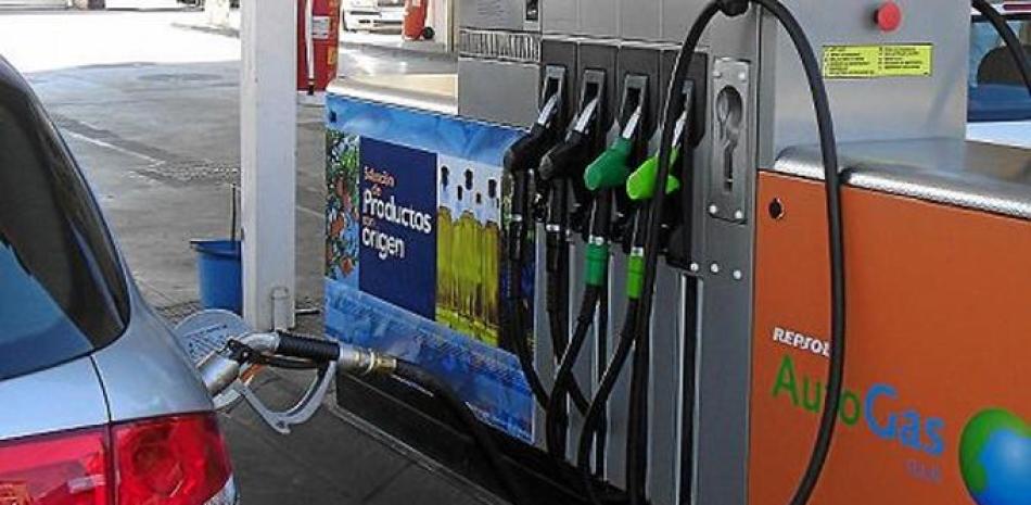 Reglamento. La propuesta de que los usuarios puedan adquirir todos los combustibles en un mismo lugar busca beneficiar a los consumidores.