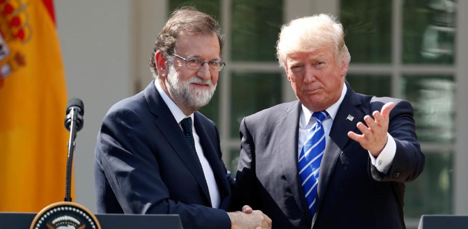 El presidente Donald Trump junto al jefe del gobierno español, Mariano Rajoy, luego de que ambos se reunieran ayer en la Casa Blanca.
