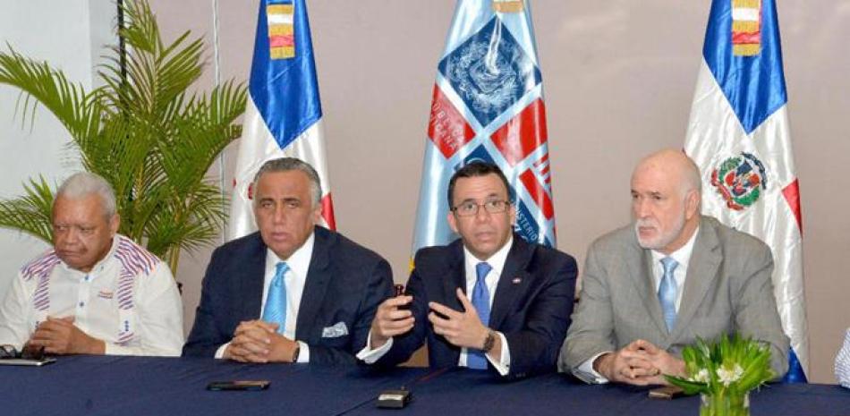 La reunión fue encabezada por Andrés Navarro, centro, quien estuvo acompañado por Nelly Manuel Doñé, Luis Mejía y Antonio Acosta, dirigentes olímpicos.
