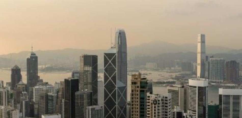 Si se confirma la venta por 40,200 millones de dólares hongkoneses (unos 5.150 millones de dólares), The Centre será el edificio más caro vendido hasta ahora en el territorio chino (AFP | PHILIPPE LOPEZ).