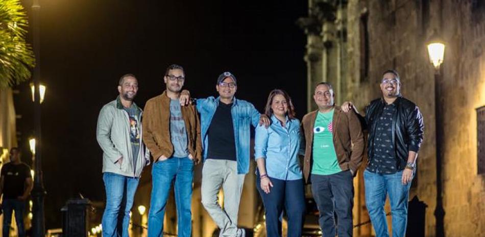 Equipo. José Maracallo, José Aquino, Luis G. Jansen, Dahiana Acosta, Edwin Cruz y Smayle A. Domínguez, son los comentaristas de Cineasta Radio.