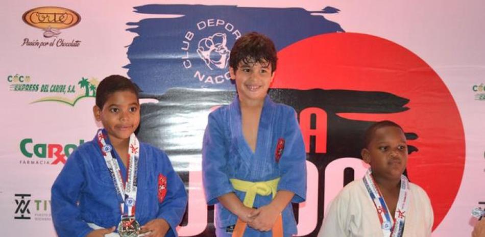 Varios de los judocas infantiles del club Naco que ganó la Copa Internacional celebrada el pasado fin de semana.