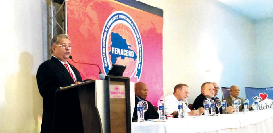 Actividad. Manuel Ortiz Tejeda durante su discurso en la conferencia "Perspectiva empresarial dominicana".