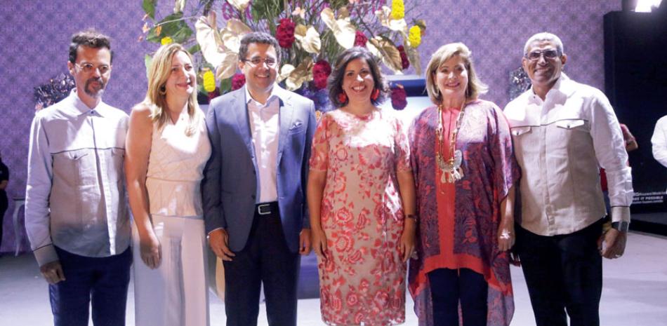 Sócrates Mckinney, Isabel Turull, David Collado, Margarita Cedeño de Fernández, Mirka Morales y Fidel López.
