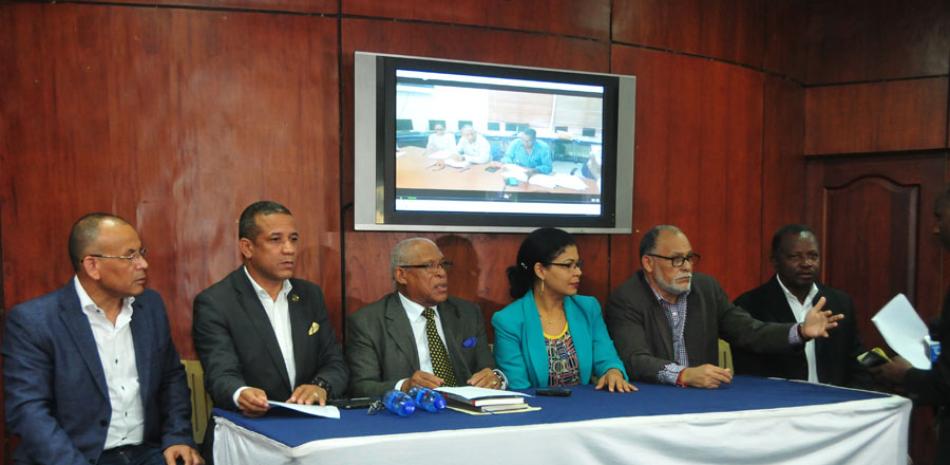 La dirigencia del Colegio Dominicano de Periodistas, encabezada por Adriano de la Cruz, reaccionó ante declaraciones de la SDD.