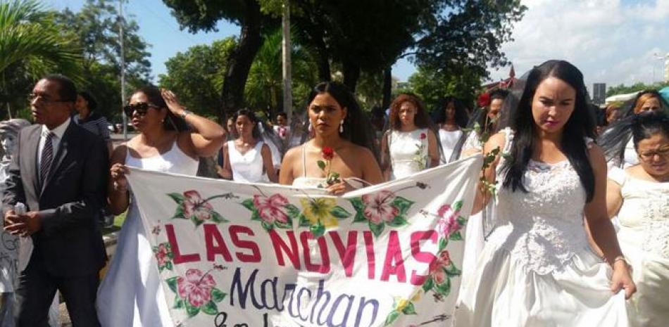 La “Marcha de las Novias” se realiza cada año en la UASD a raíz del asesinato de Gladys Ricart, una dominicana que murió el día de su boda a manos de su expareja en Nueva York.