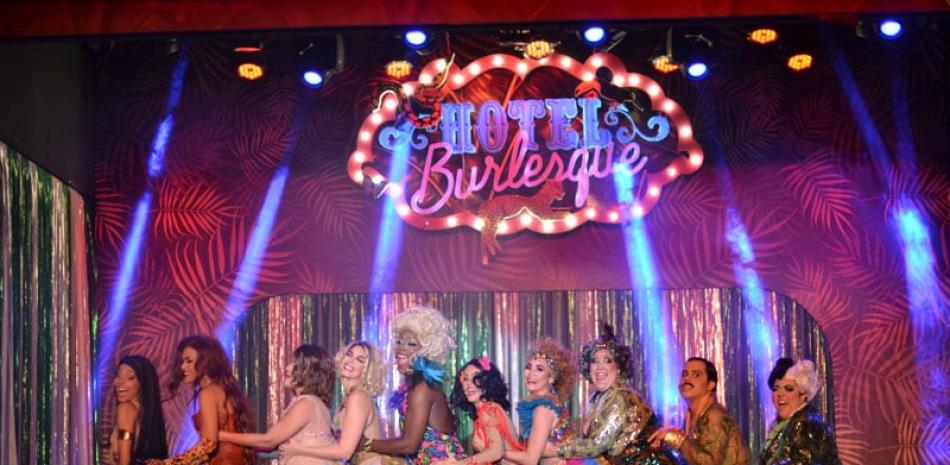 El musical Hotel Burlesque Tropical Paradise inaugura la nueva sala The Alley en el centro comercial Downtown Center.