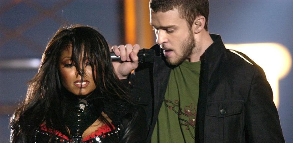 En esta foto del 1 de febrero del 2004, Justin Timberlake y Janet Jackson durante su actuación en el medio tiempo del Super Bowl en Houston. Timberlake encabezará el show del medio tiempo el 4 de febrero del 2018 en Minnesota. (AP Foto/David Phillip, Archivo)