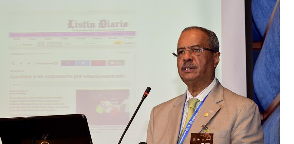 Doctor César Mella mientras desarrollaba del tema Análisis de la Violencia Vial