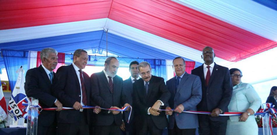 Acto. El presidente Danilo Medina encabezó la inauguración del nuevo hospital en El Almirante.