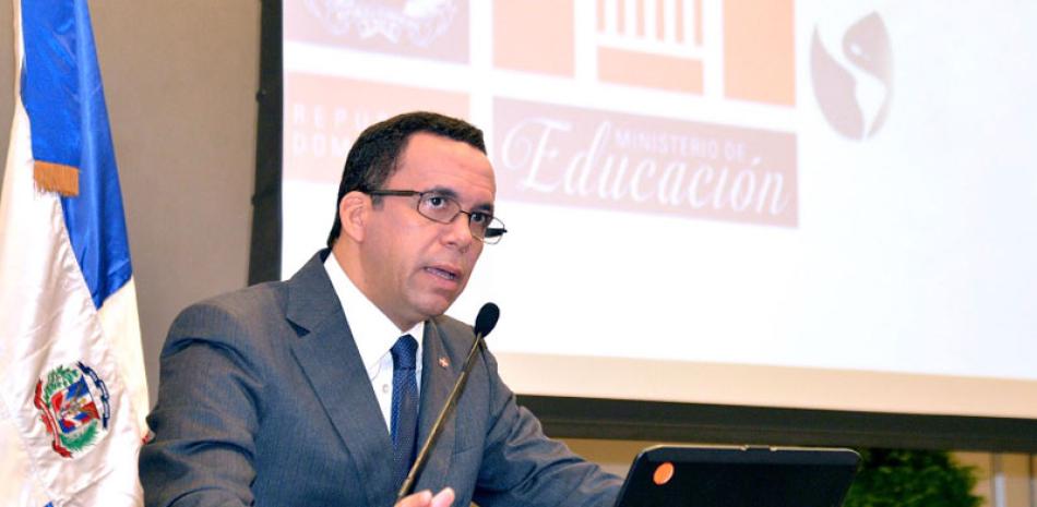 Funcionario. El ministro Andrés Navarro se mostró dispuesto a debatir la inclusión de la asignatura sexualidad humana en las aulas.
