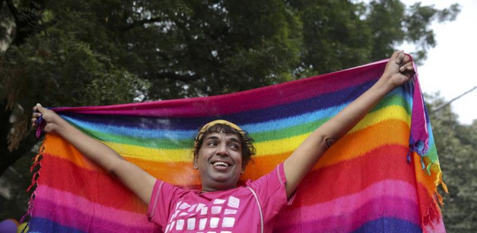 Un participante de la marcha de los gays en Nueva Delhi, India, el domingo 12 de noviembre de 2017.