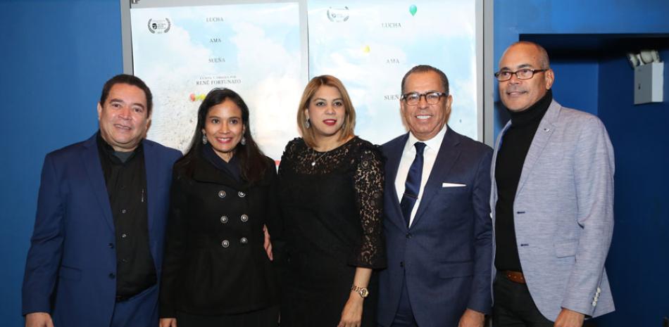 Gente. René Fortunato, Matty Vásquez, Desire Prince, Frank Cortorreal y Armando Guareño en la premier de Patricia en Nueva York.