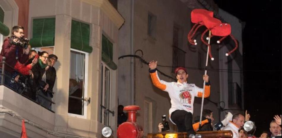 El piloto Marc Márquez, tetracampeón del mundo de MotoGP, durante los actos de homenaje que han tenido lugar en Cervera, su localidad natal. EFE/ Adrián Ropero