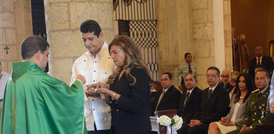 El Plan. El Intrant realizó ayer una misa en la Catedral, encabezada por su directora Claudia Franchesca de los Santos.