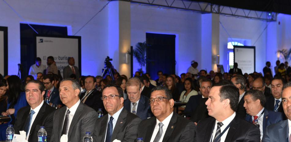 Invitados. El ministro de Educación, Andrés Navarro, participó como invitado al primer foro de inversión organizado por Asonahores.