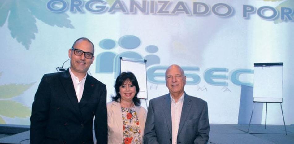 José Esposito, Nancy Marrero y Julio Olalla.