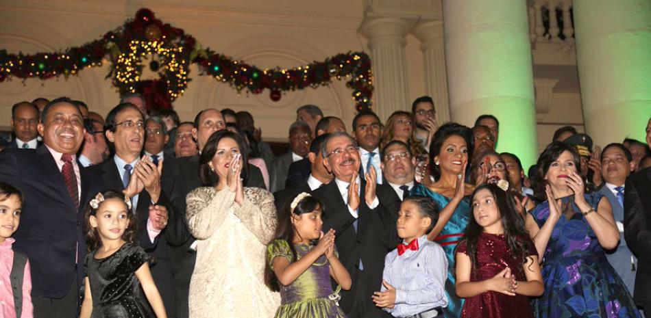 El presidente Danilo Medina, la primera dama Cándida de Medina, la vicepresidenta Margarita Cedeño y otros asistentes al festejo.