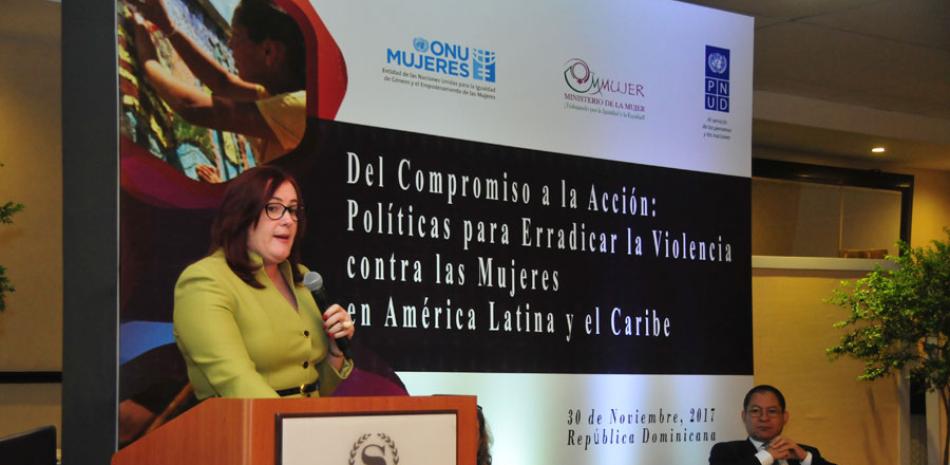 Yanet Camilo, ministra de la Mujer, pronuncia discurso en la presentación del informe “De compromiso a la acción: políticas para erradicar la violencia contra las mujeres en América Latina y el Caribe”.