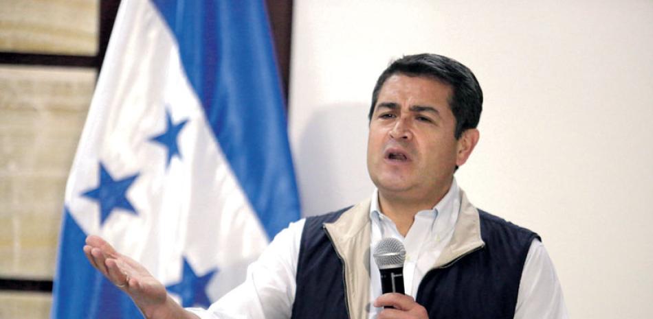 El presidente hondureño Juan Orlando Hernández durante una conferencia de prensa ayer, en su casa de habitación en Tegucigalpa.