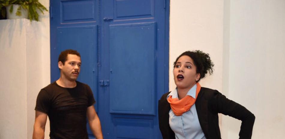 ''Pase lo que pase" es interpretada por Richarson Diaz y Aileen Ceballos.
