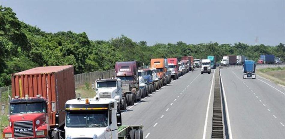 El tránsito entre Santiago, Hatillo Palma, Monte Cristi y la zona fronteriza se vio afectado ayer durante varias horas.