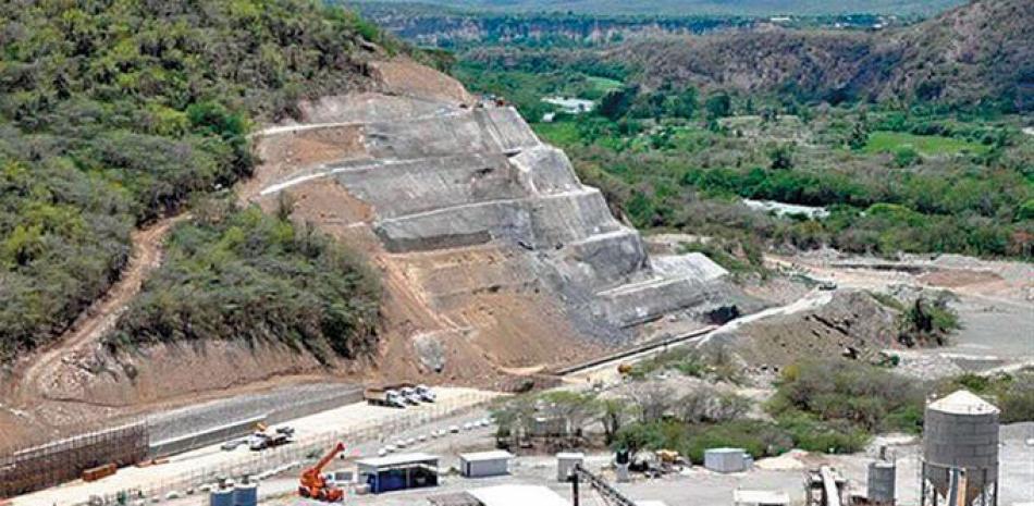 Situación. La construcción de la presa estuvo frenada por la falta de recursos, ya que su primer financiamiento con banco estatal de Brasil fue frenado por los actos de corrupción que sacudieron a esa nación.
