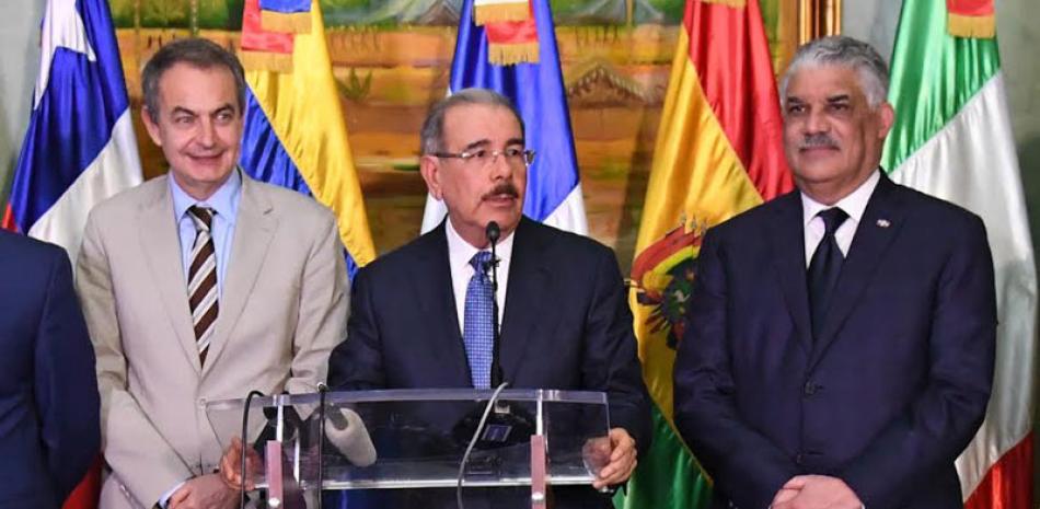 Mediadores. El presidente Medina junto al expresidente de España, José Luis Rodríguez Zapatero, y el canciller Miguel Vargas, en una jornada de diálogo entre gobierno y oposisión de Venezuela.